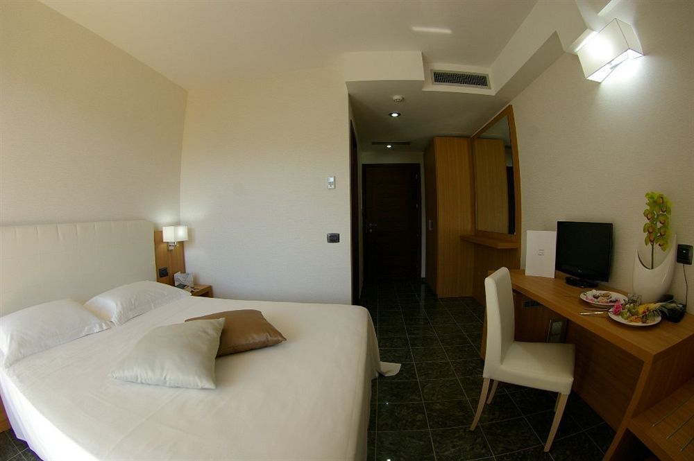 Vea Resort Hotel Mercato San Severino Exterior foto